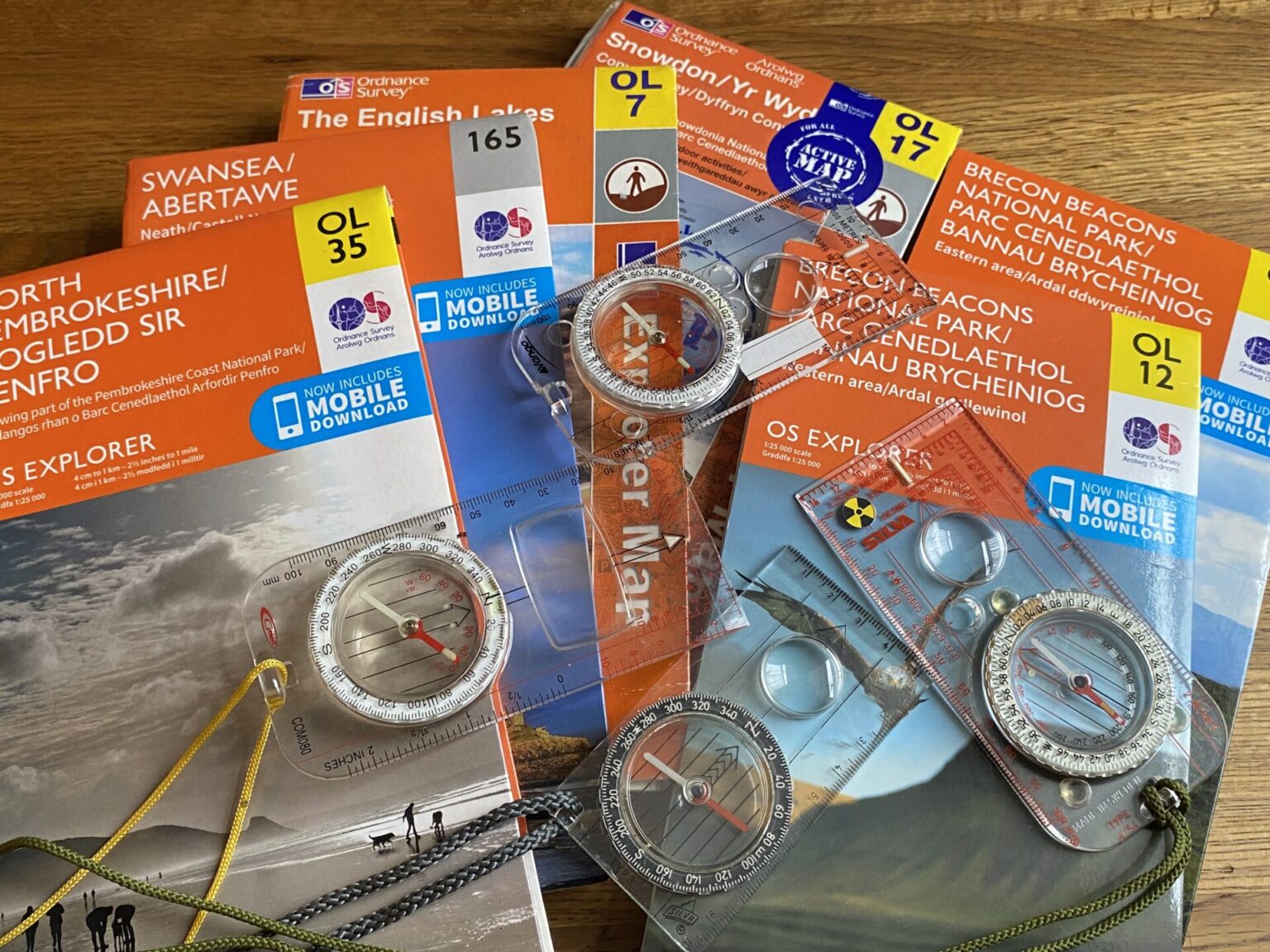 How to Use a Compass for Hiking in the UK (Beginner’s Guide 2025)