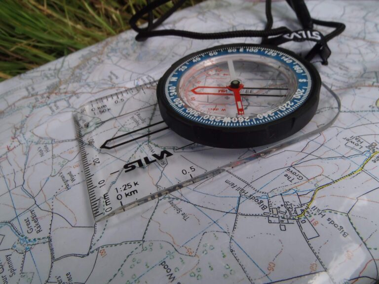 How to Use a Compass for Hiking in the UK (Beginner’s Guide 2025)
